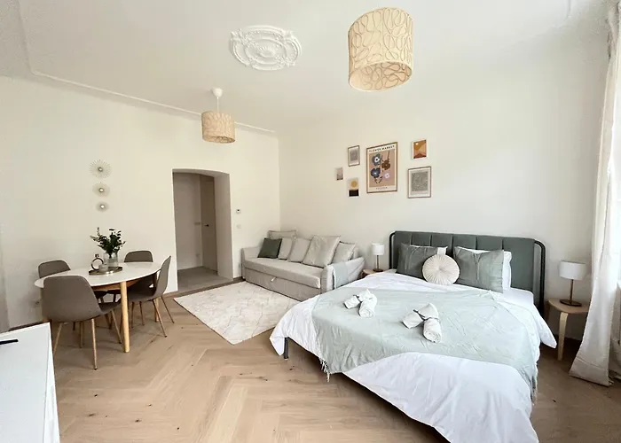 Luxurious One Near Schoenbrunn Palace *